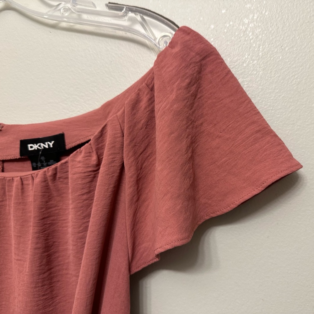 DKNY Dress
Petites Woman Belted Short Mini Dress, Size 10